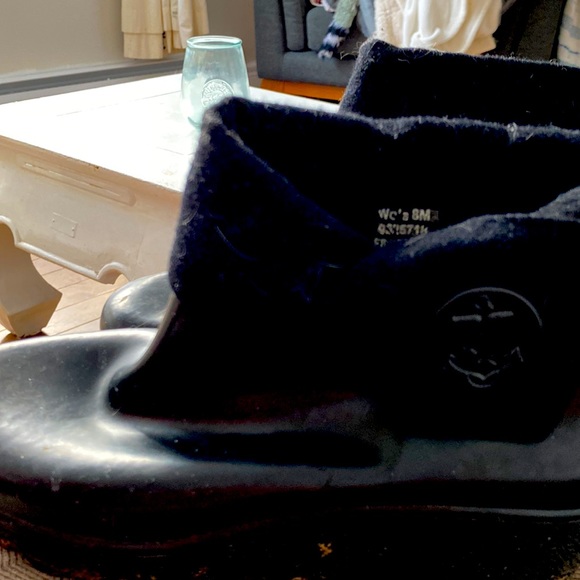 Tahari shoes size 7 & half never worn. - Picture 4 of 4